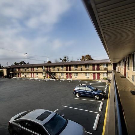 Days Inn By Wyndham Portland Central Экстерьер фото