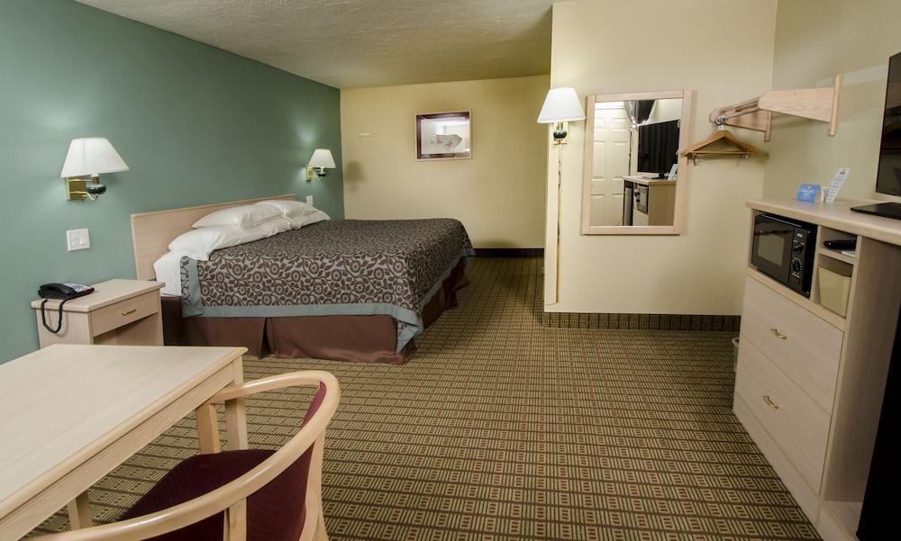 Days Inn By Wyndham Portland Central Экстерьер фото