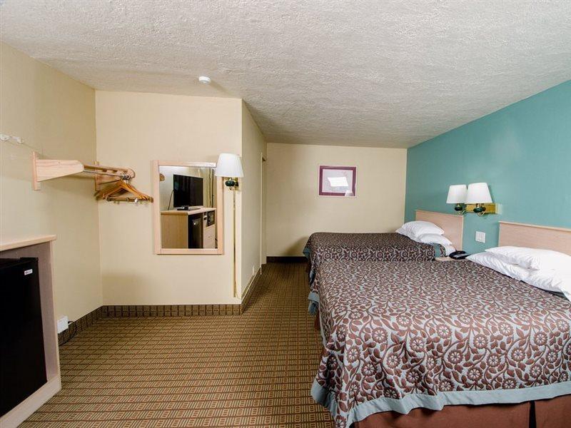 Days Inn By Wyndham Portland Central Экстерьер фото