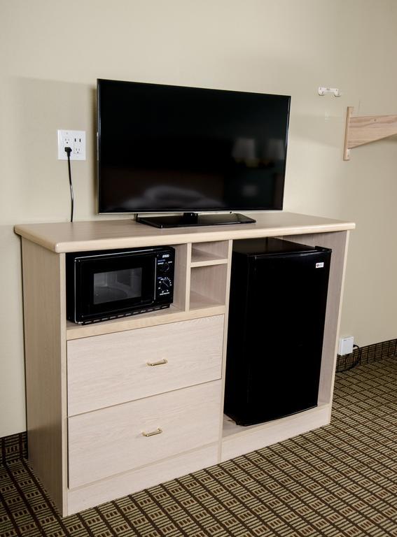 Days Inn By Wyndham Portland Central Экстерьер фото