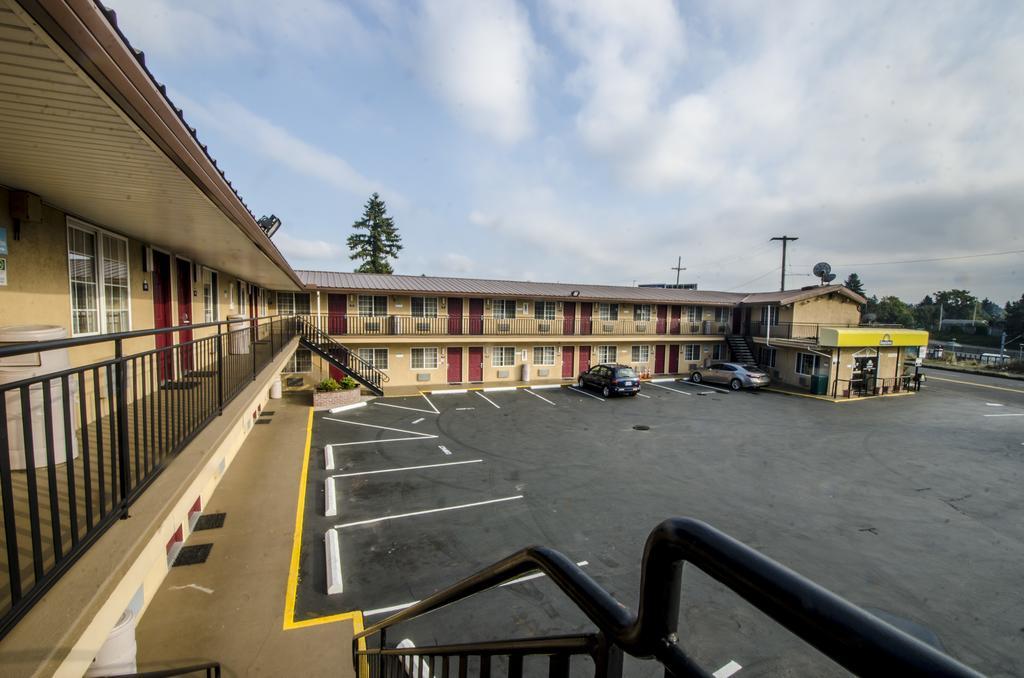 Days Inn By Wyndham Portland Central Экстерьер фото