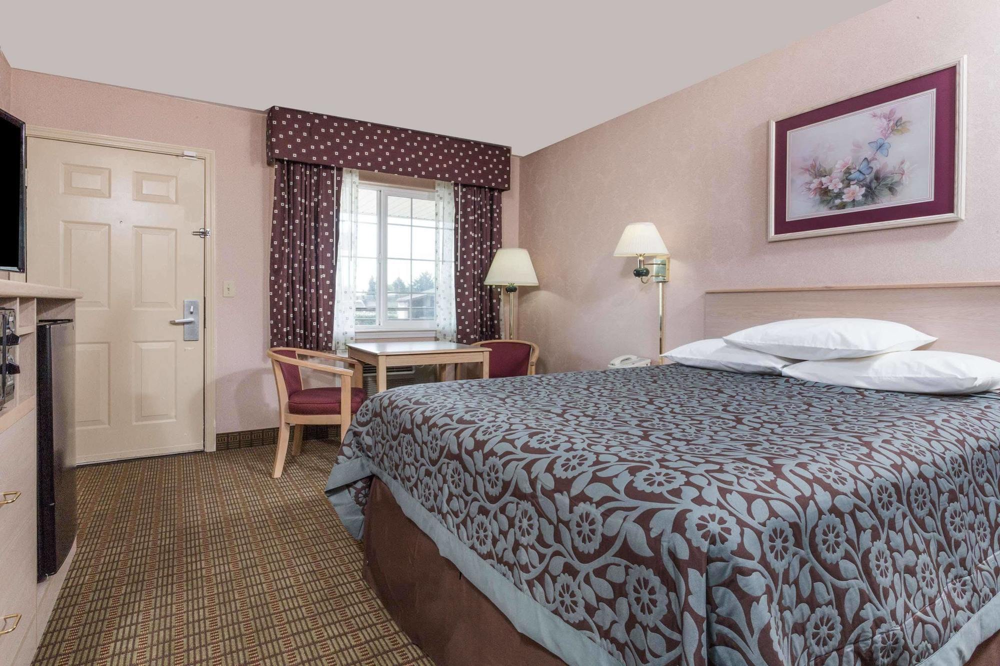 Days Inn By Wyndham Portland Central Экстерьер фото