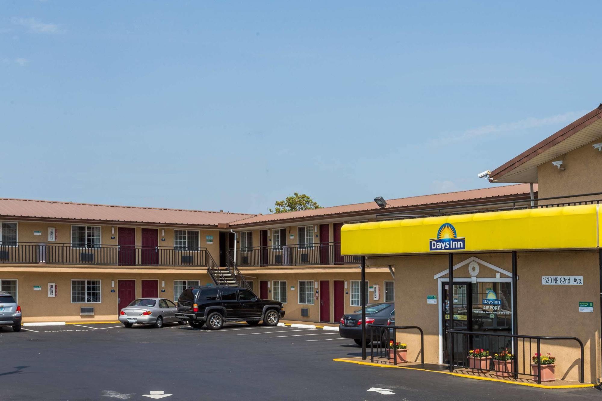 Days Inn By Wyndham Portland Central Экстерьер фото