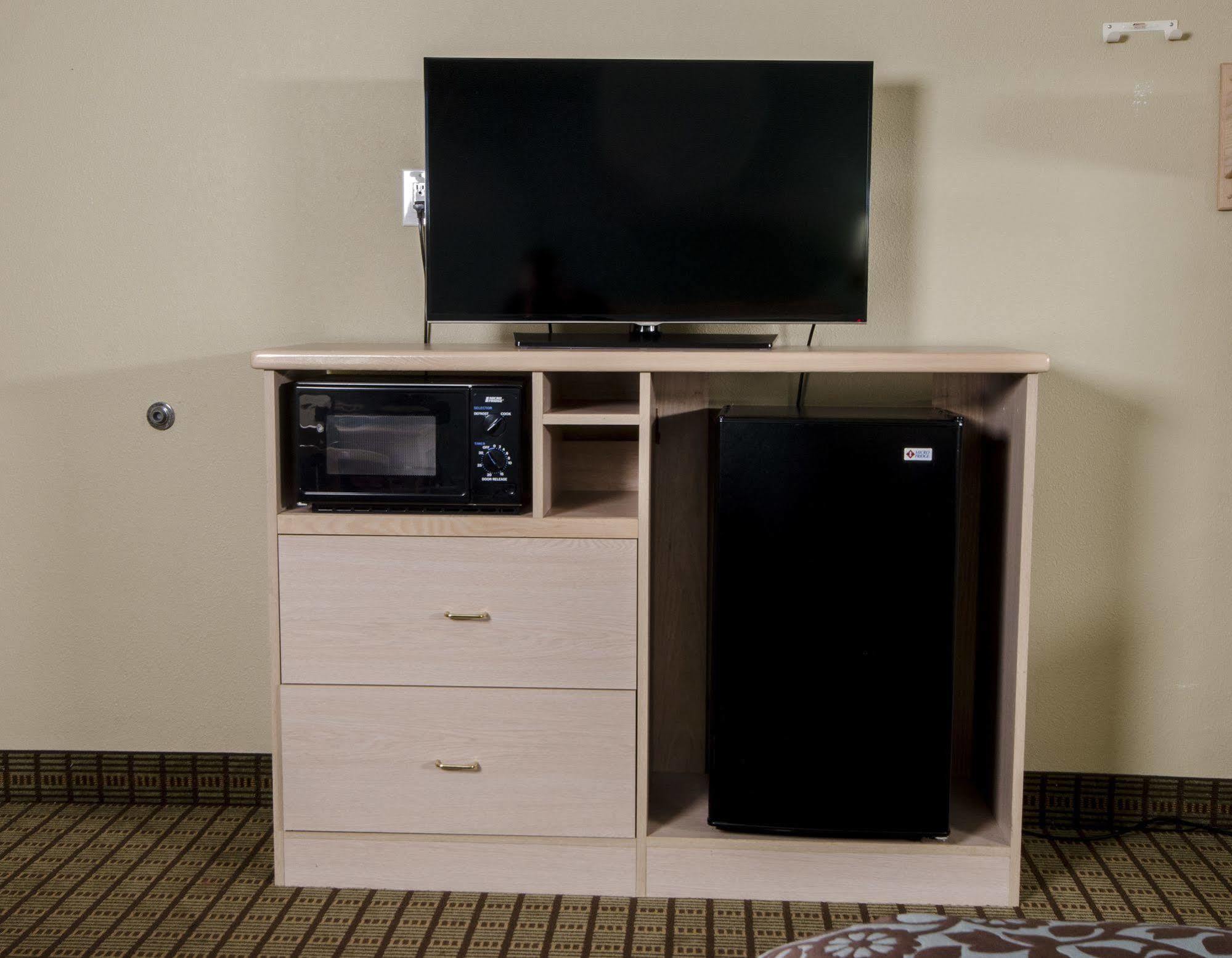 Days Inn By Wyndham Portland Central Экстерьер фото