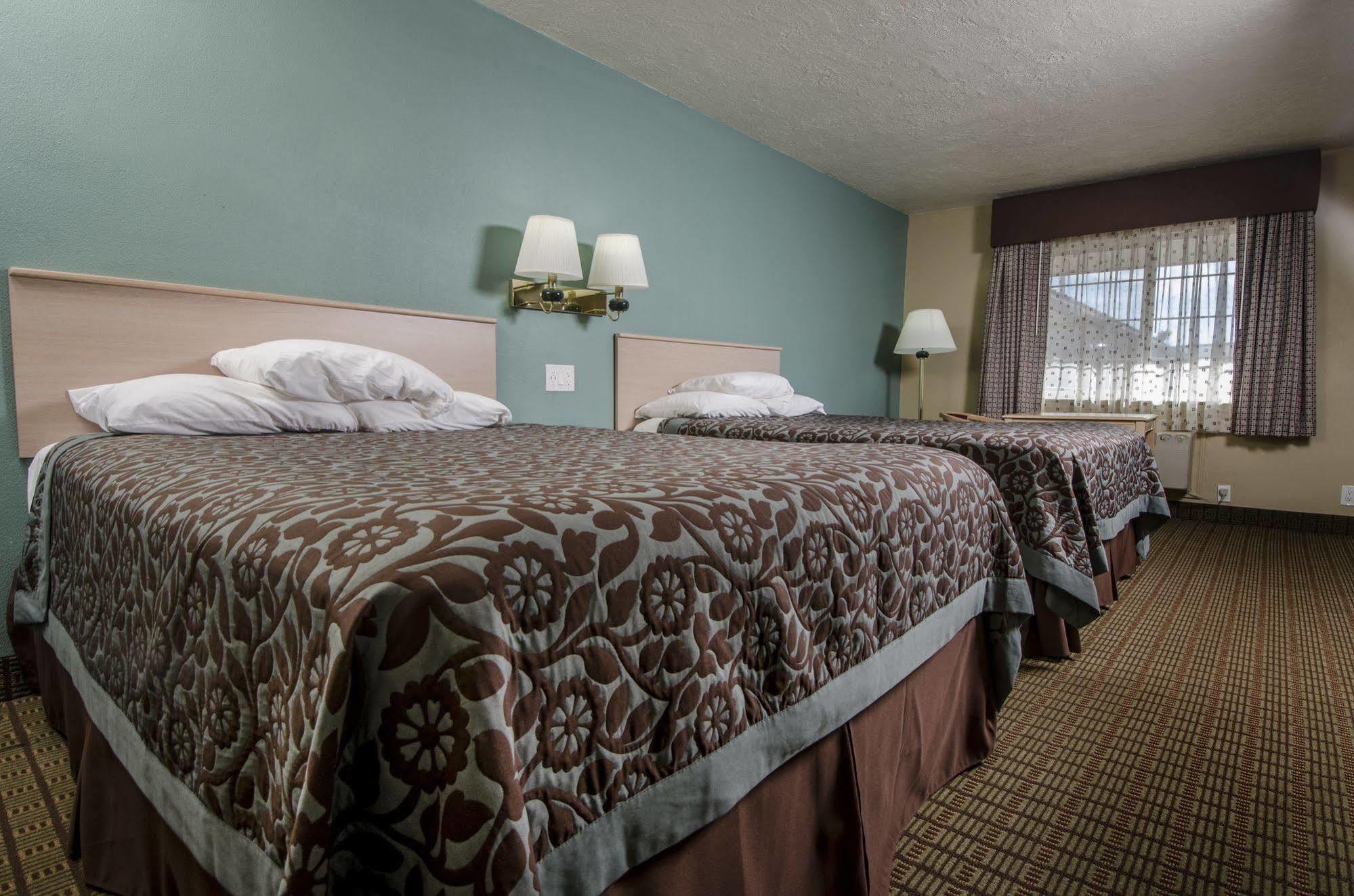 Days Inn By Wyndham Portland Central Экстерьер фото